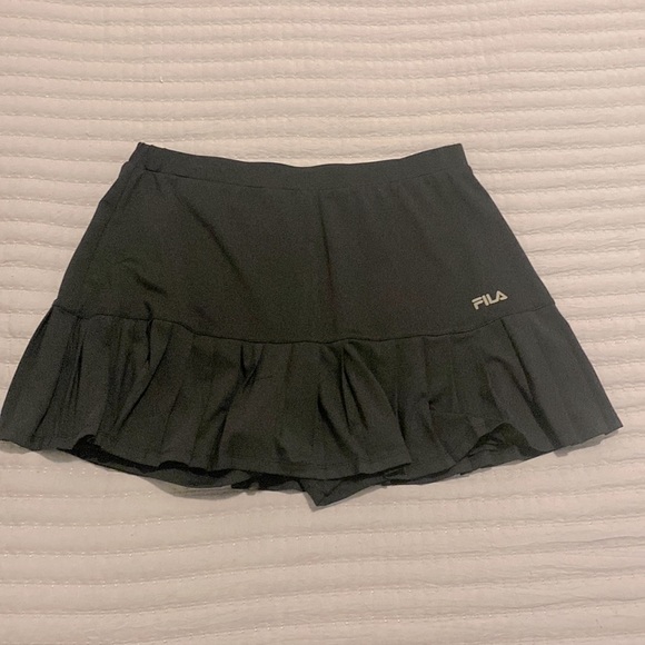 Fila Dresses & Skirts - Fila black tennis skirt size‎ small